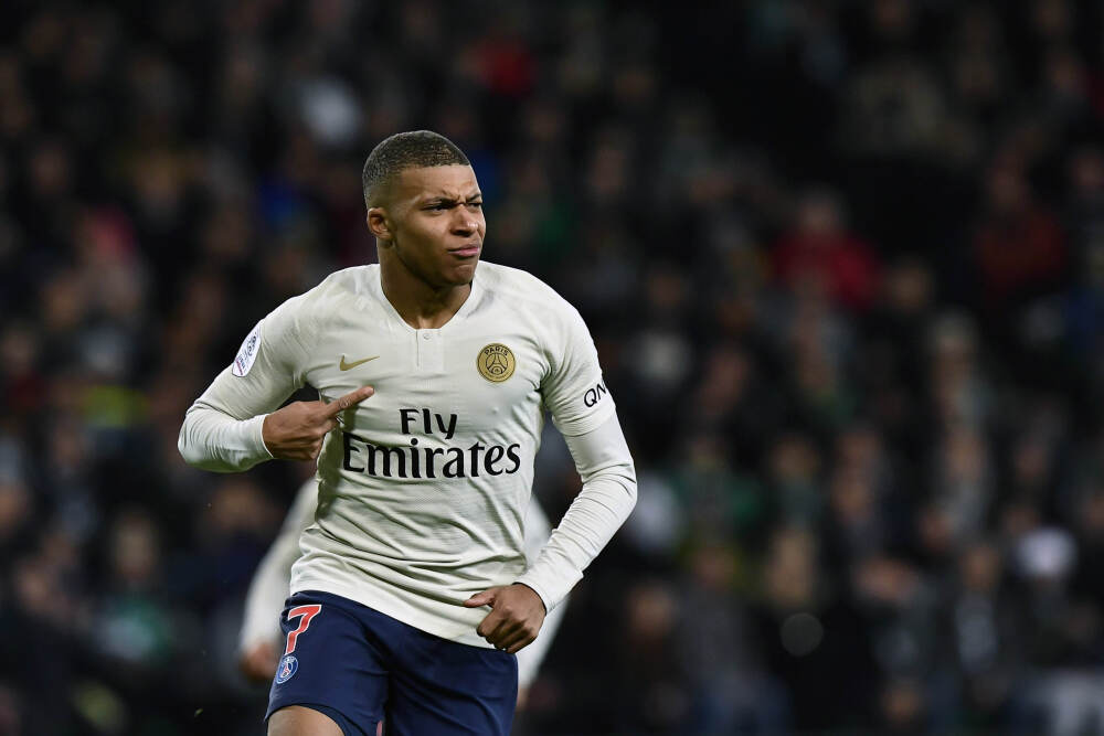 恭喜👏居莱尔、伊尔迪兹获得土耳其足球推广奖